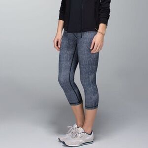 Lululemon Wunder Under Crop Full-On Luxtreme in Burlap Texture Black Dune size 6